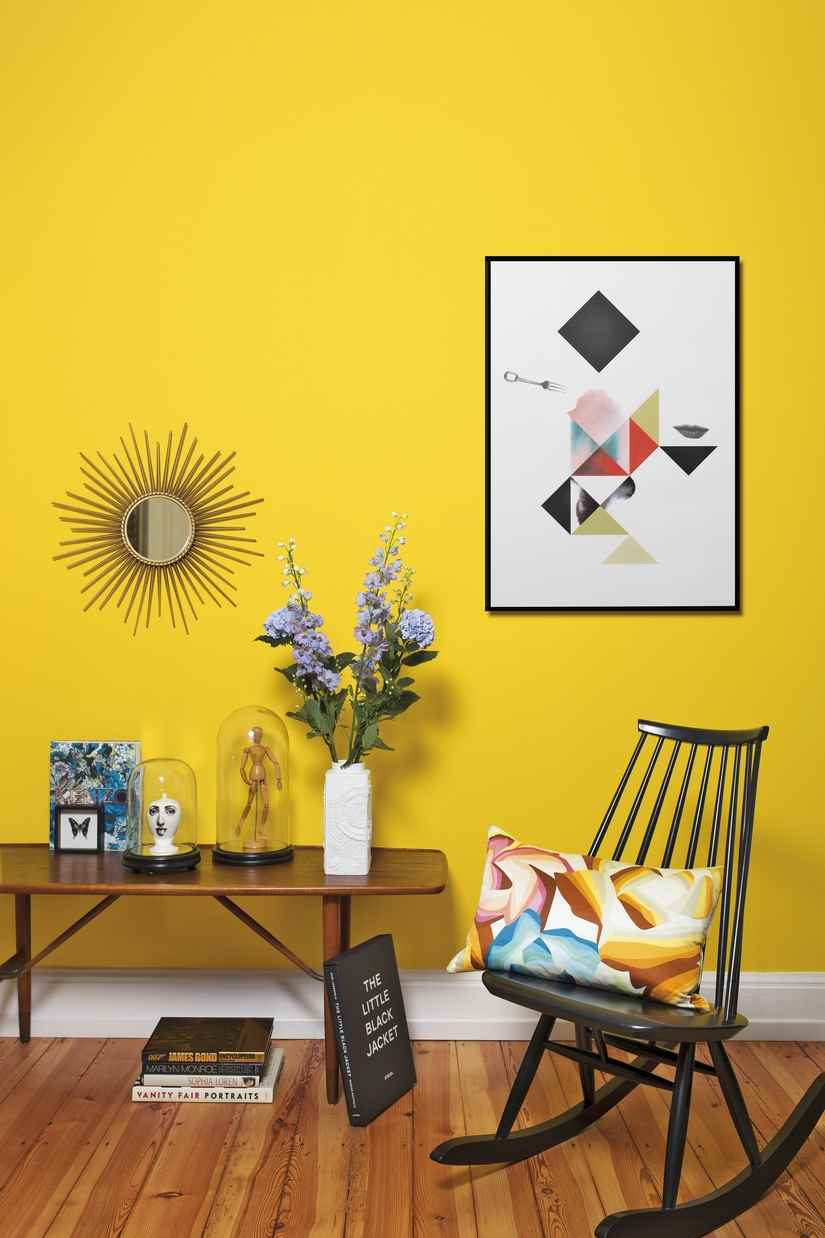 ideja izmantot istabas dizainā spilgti dzeltenu krāsu