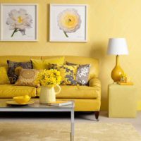 ideea de a folosi galben frumos în interiorul imaginii camerei
