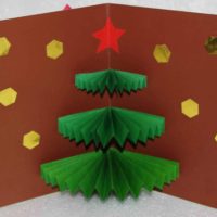 opzione per creare un insolito albero di Natale da foto di carta te stesso