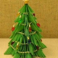 optie om zelf een heldere kerstboom van karton te maken foto