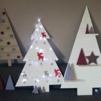 egy példa egy fényes karácsonyfa létrehozására a papírból - magadból