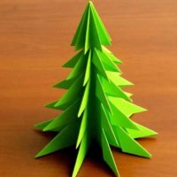 Példa egy gyönyörű karácsonyfa létrehozására kartonból, saját kezével