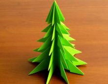 Példa egy gyönyörű karácsonyfa létrehozására kartonból, saját kezével