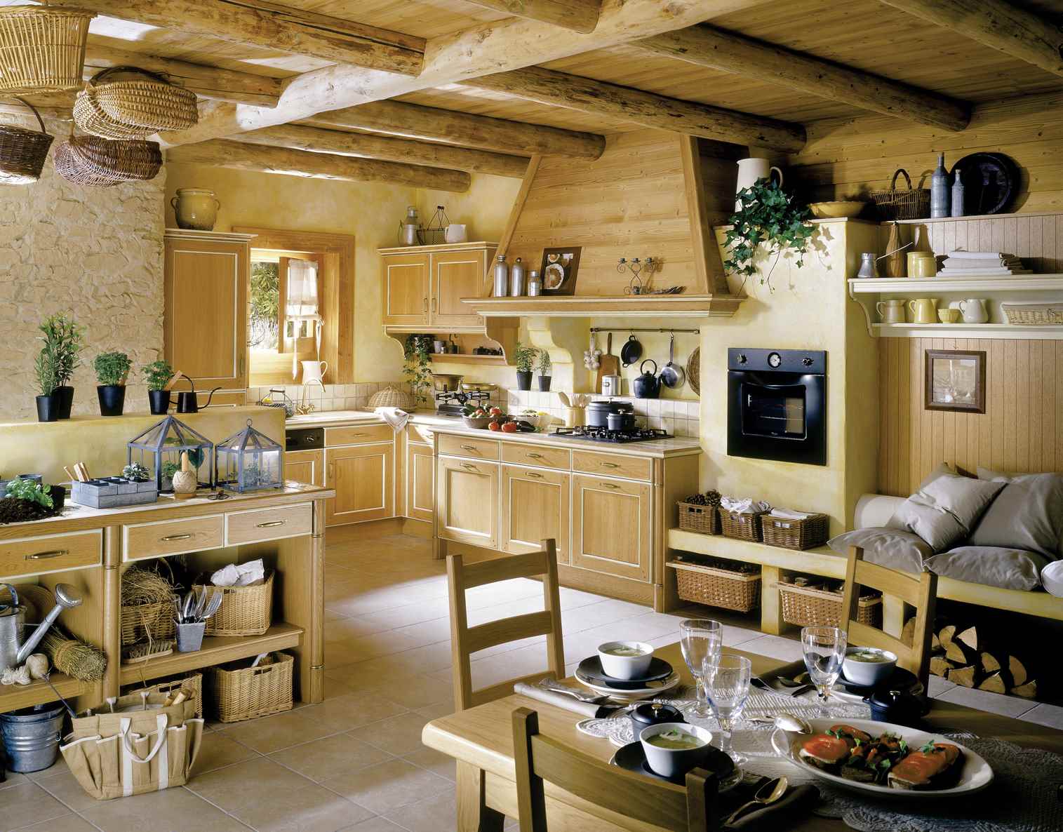 вариант на ярък кухненски дизайн в дървена къща