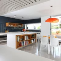 просторна кухня в модерен стил