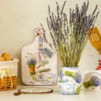 dekorační předměty z kuchyně provence