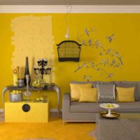 pilihan untuk menggunakan kuning terang dalam hiasan gambar apartmen