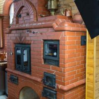 версия на приложението на красива руска печка в модерна снимка на интериора