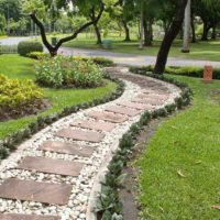 Вариант на приложение на ярки градински пътеки в снимка на ландшафтен дизайн