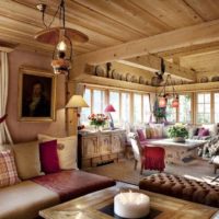 gražaus virtuvės stiliaus idėja medinio namo nuotraukoje