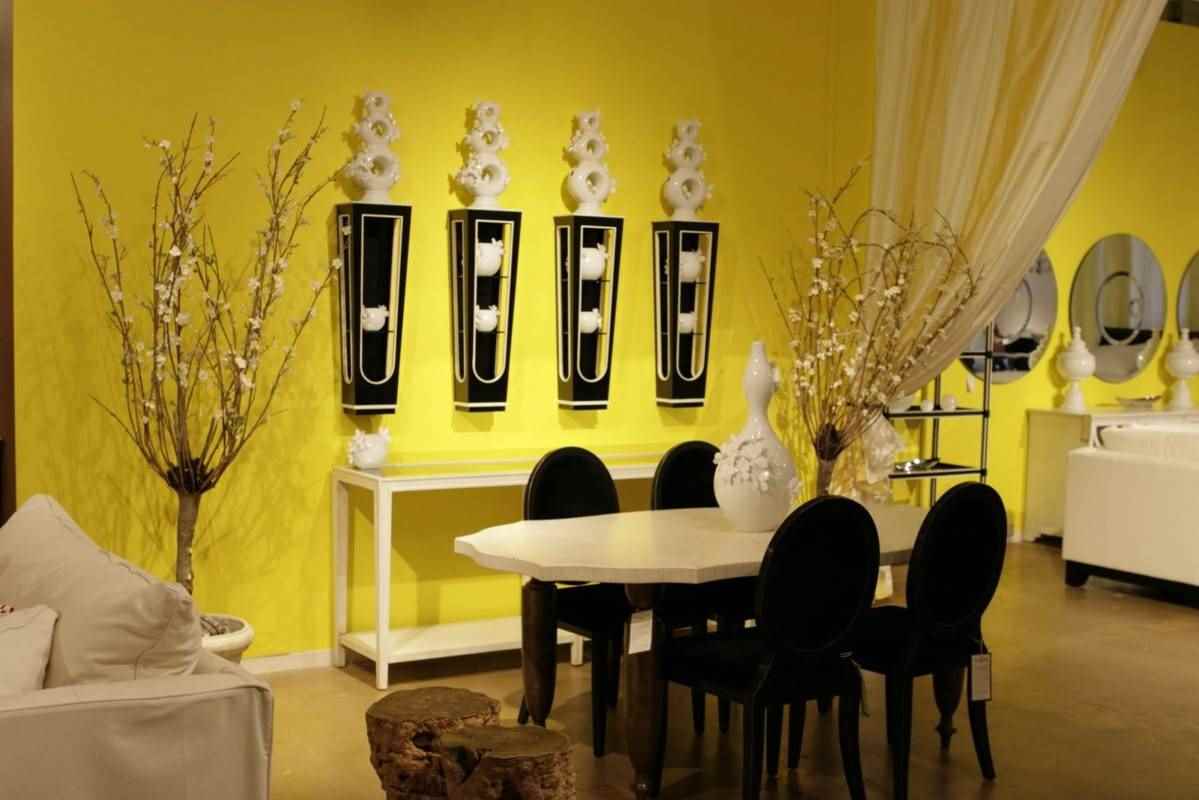 Primjer nanošenja prekrasne žute boje u dekor sobe