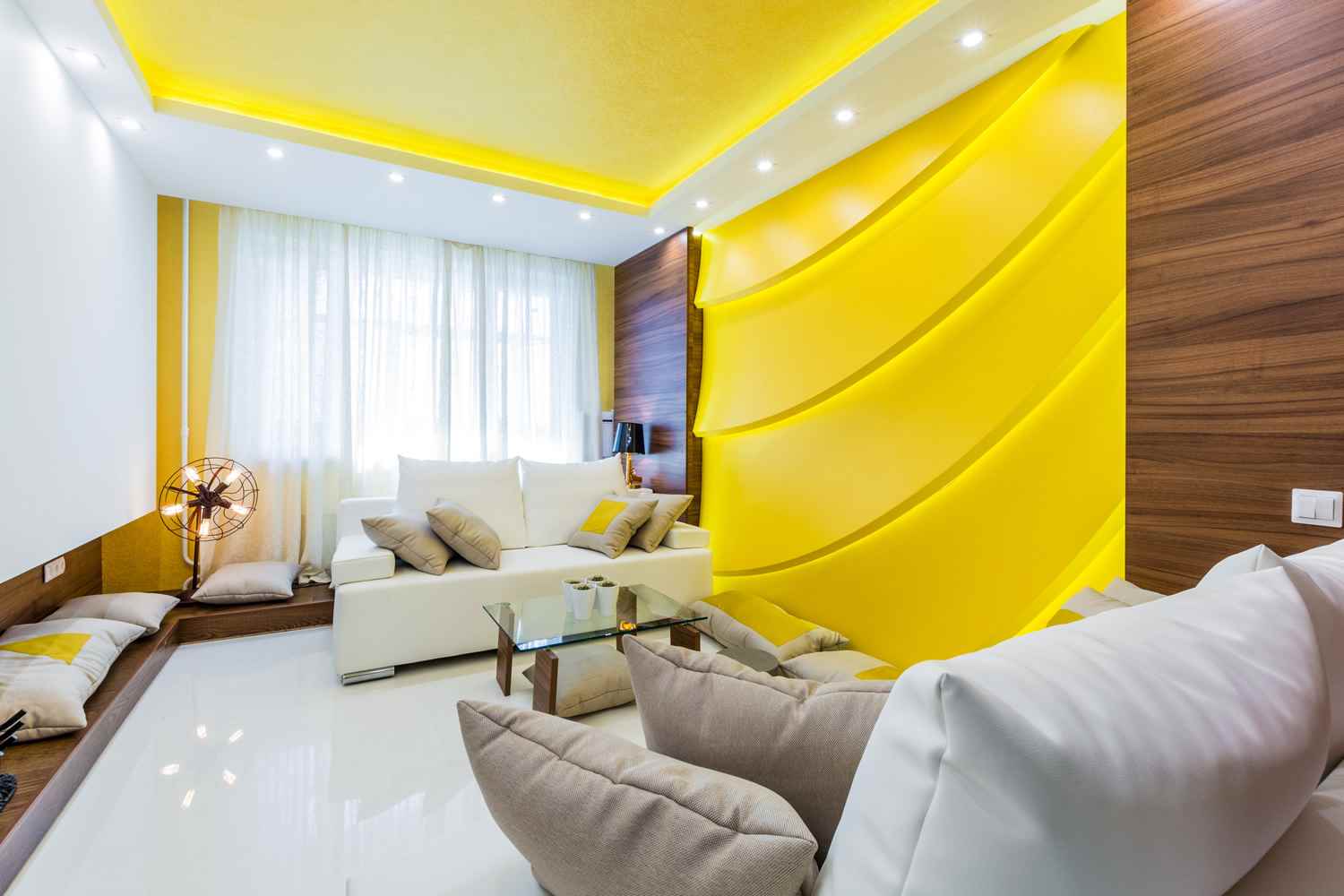 ideja izmantot spilgti dzeltenu dzīvokļa dizainā