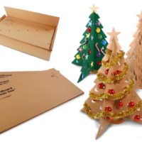 doe-het-zelf-optie om van karton een feestelijke kerstboom te maken