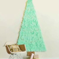 voorbeeld van het maken van een ongewone kerstboom van een doe-het-zelffoto op papier