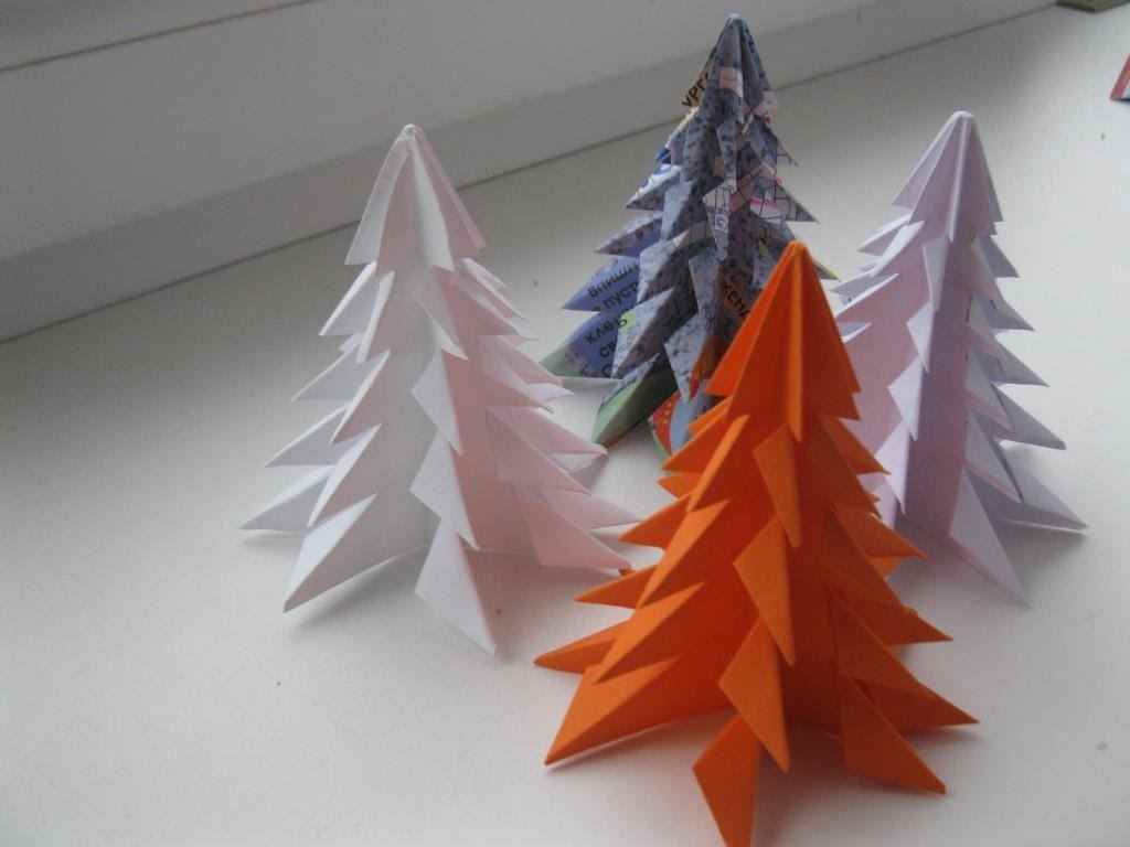 egy példa az ünnepi karácsonyfa papírból történő létrehozására