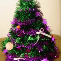 Myšlenka vytvoření krásného vánočního stromku z lepenky sami fotografie