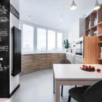 bucătărie combinată modernă cu balcon