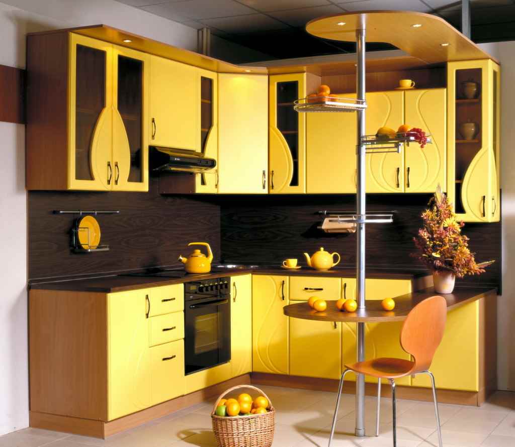 de optie om mooi geel te gebruiken in het ontwerp van het appartement