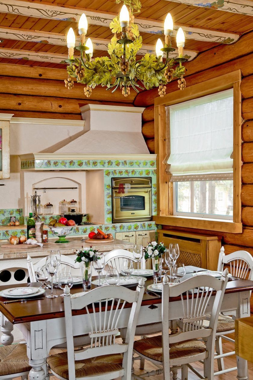 idee de design neobișnuit al unei bucătării într-o casă din lemn