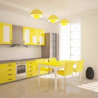 gaiši dzeltenas krāsas izmantošanas piemērs dzīvokļa attēla noformējumā