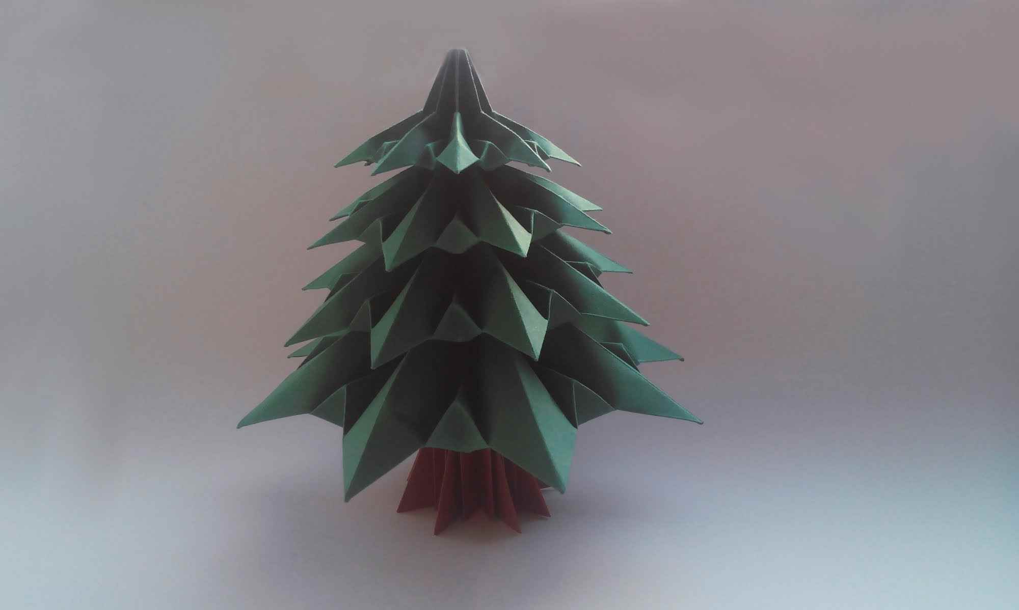 het idee om een ​​heldere doe-het-zelf papieren kerstboom te maken