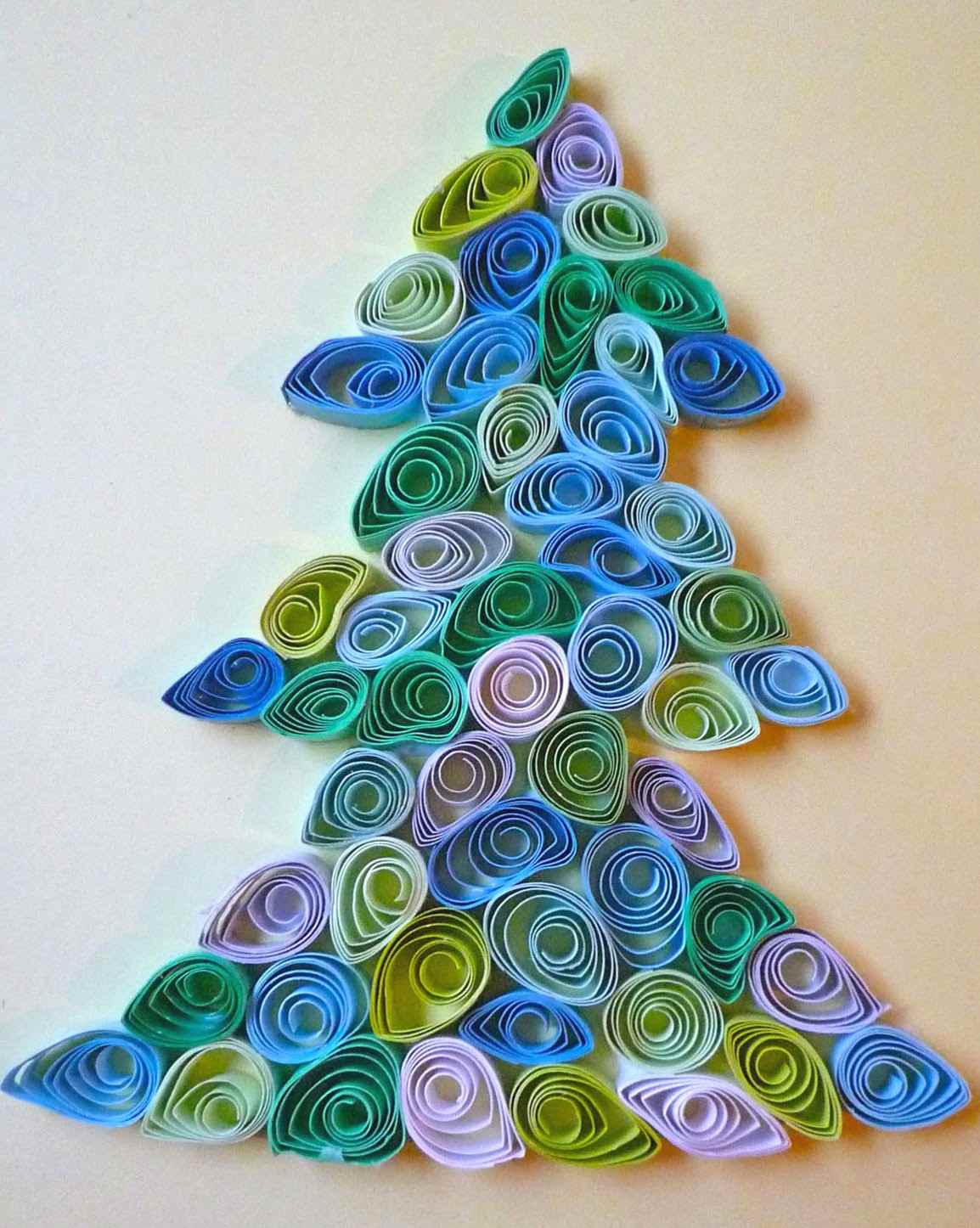 een voorbeeld van het zelf maken van een heldere kerstboom uit karton