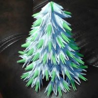 példa egy gyönyörű karácsonyfa létrehozására papírból - fotó