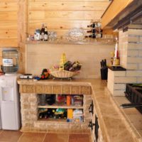 идея за ярък интериор на кухня в дървена къща снимка