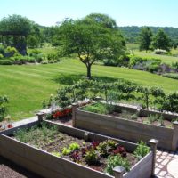 градина с градински легла идеи за дизайн
