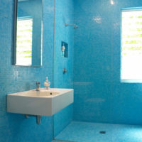 modrá koupelna dlaždice