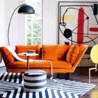 Ryškaus namo interjero pavyzdys, pateiktas pop meno nuotraukos stiliumi