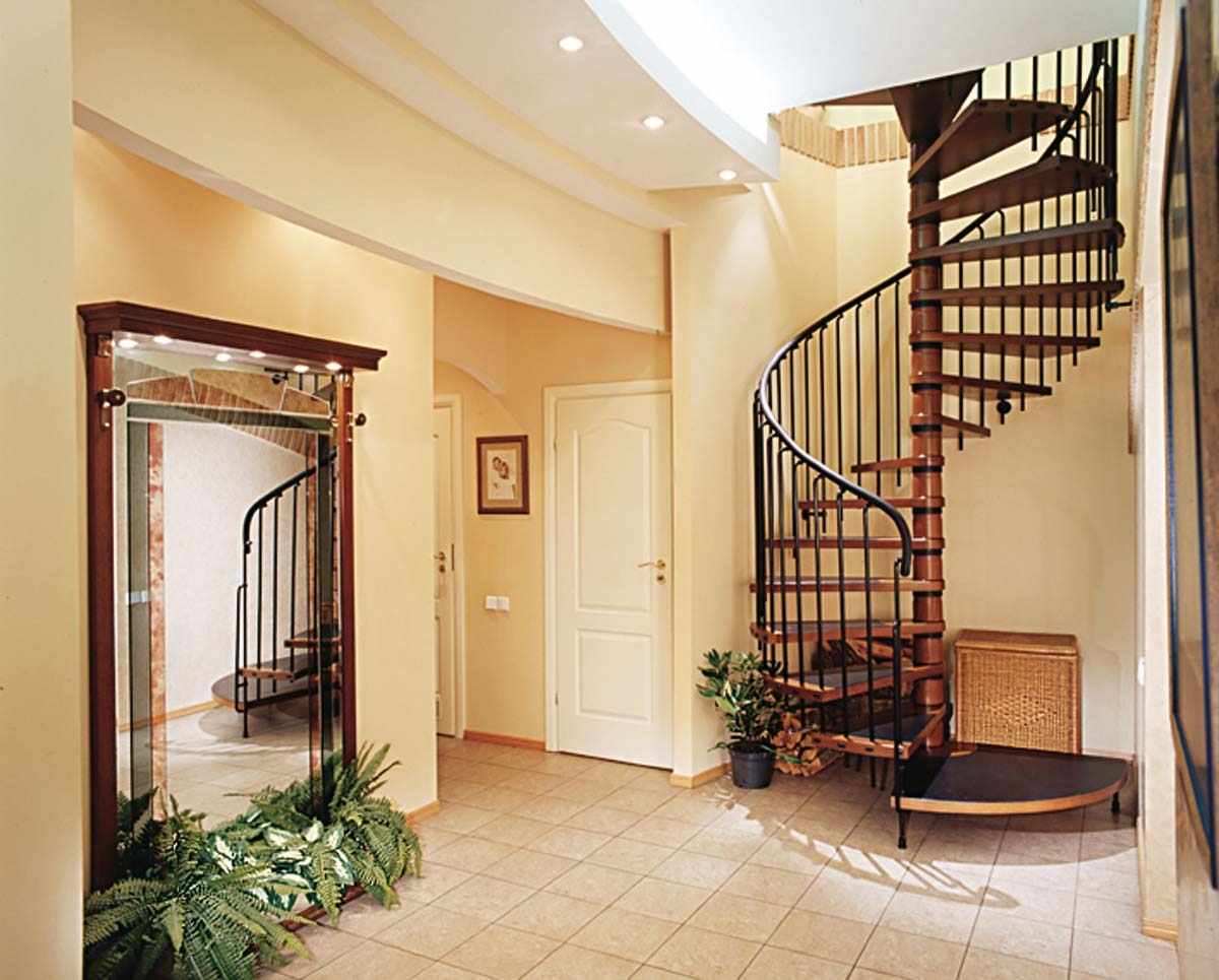 ideja svijetlog unutarnjeg stubišta u poštenoj kući