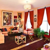 een voorbeeld van een combinatie van prachtige perzikkleur in de inrichting van een appartementfoto