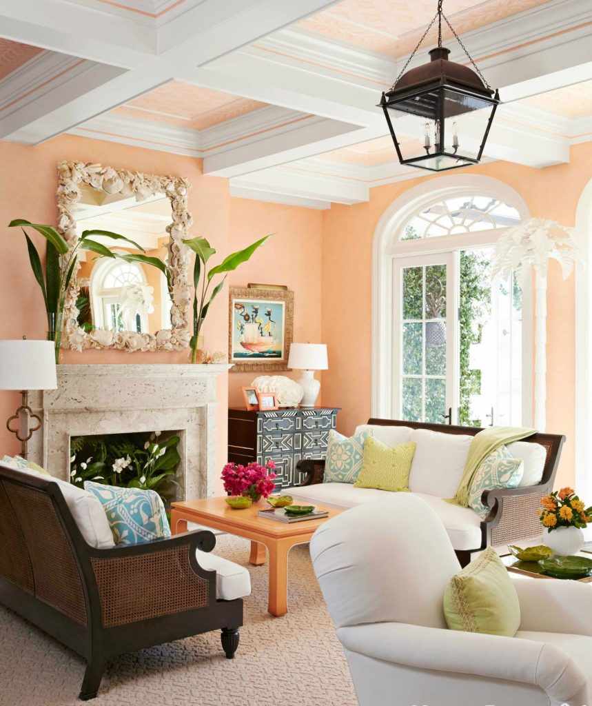 gaišas persiku krāsas kombinācija dzīvokļa interjerā