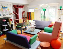 ideja par gaišu dzīvokļa dekoru pop mākslas attēla stilā