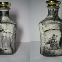 O sticlă de coniac într-un stil retro ca un cadou