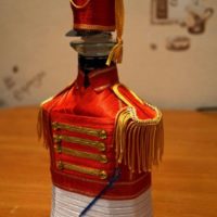 Botol skate dalam seragam hussar
