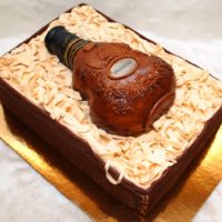 Cognac dan kek sebagai hadiah kepada seorang lelaki