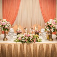 Bunga dan hiasan meja perkahwinan pengantin baru