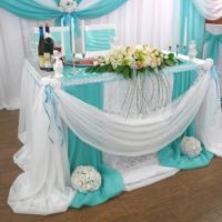 Hiasan meja DIY untuk pengantin perempuan dan pengantin lelaki