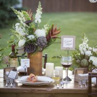 Retro stiliaus vestuvių stalo dekoravimas