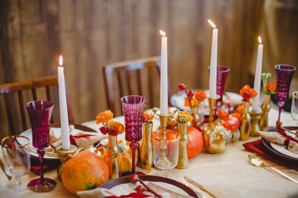 Decorarea unei mese de nuntă cu lumânări