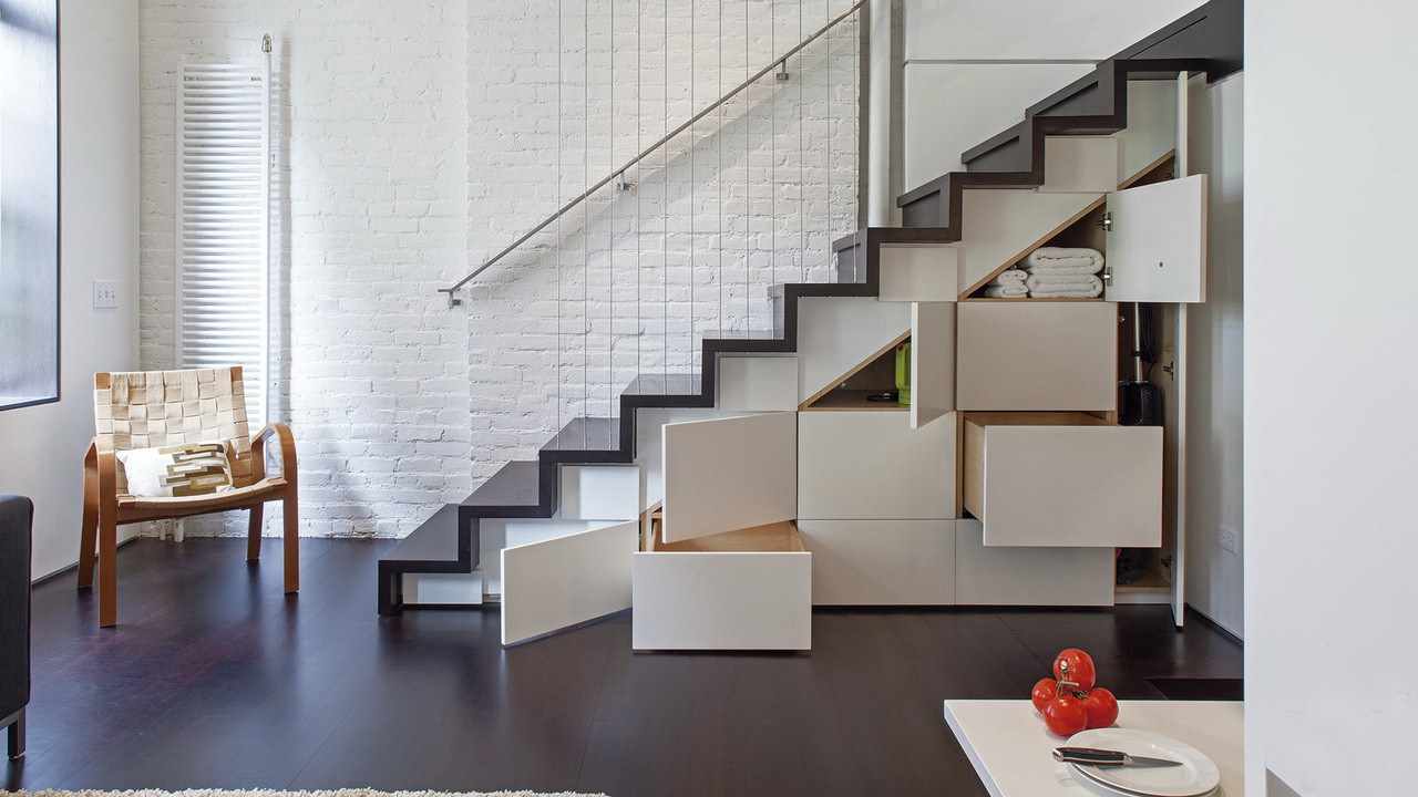 myšlenka krásného designu schodiště v čestném domě