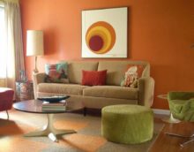 опция за комбиниране на красив прасковен цвят в интериора на апартамента