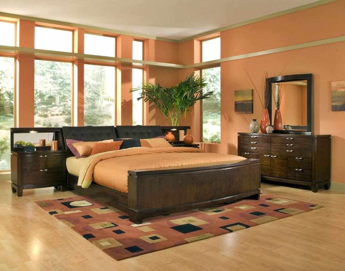 gaišas persiku krāsas kombinācija dzīvokļa dekorā