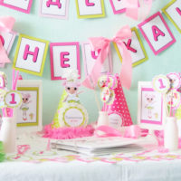 DIY papieren slingerdecoratie voor de verjaardag van een kind