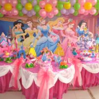 Pasaku fejas bērnu istabas interjerā dzimšanas dienai