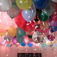 Vaikų kambario lubų dekoravimas helio balionais