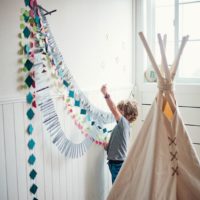 Een kamer maken met een kind op zijn verjaardag