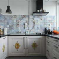 Decoratie van gevels van keukenkasten met stickers